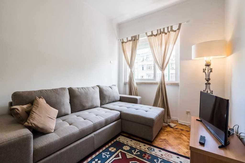 Apart Lisboa Confortavel 2 Quartos Com Terraco 奥迪韦拉什 外观 照片